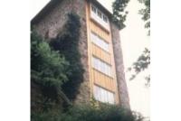 Wohnturm mit Holzfassade