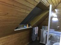 Dachfenster mit Rollladen geschlossen