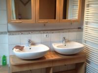 Badspiegelschrank mit Beleuchtung und Unterbau