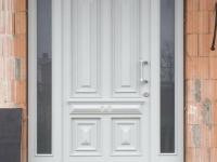 Haustür in weiß klassisches Design