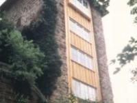 Wohnturm mit Holzfassade