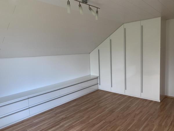 Einbauschrank unter Dachschräge