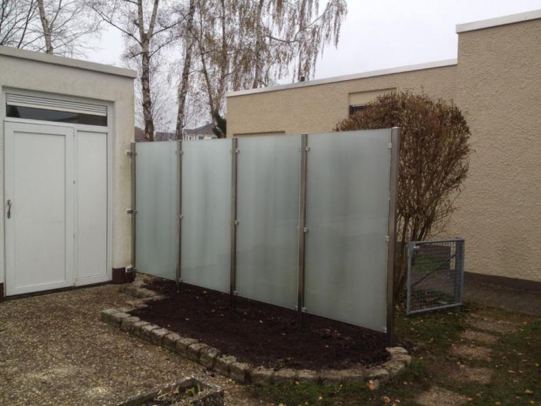 Sichtschutzzaun aus Vollglas